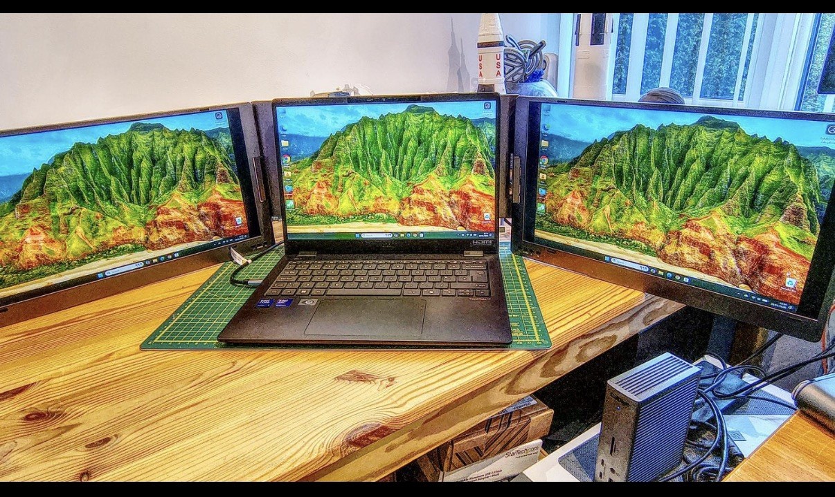 AOC V10 14.1” Dual Laptop Screen Extender Triple Monitor New Sealed
