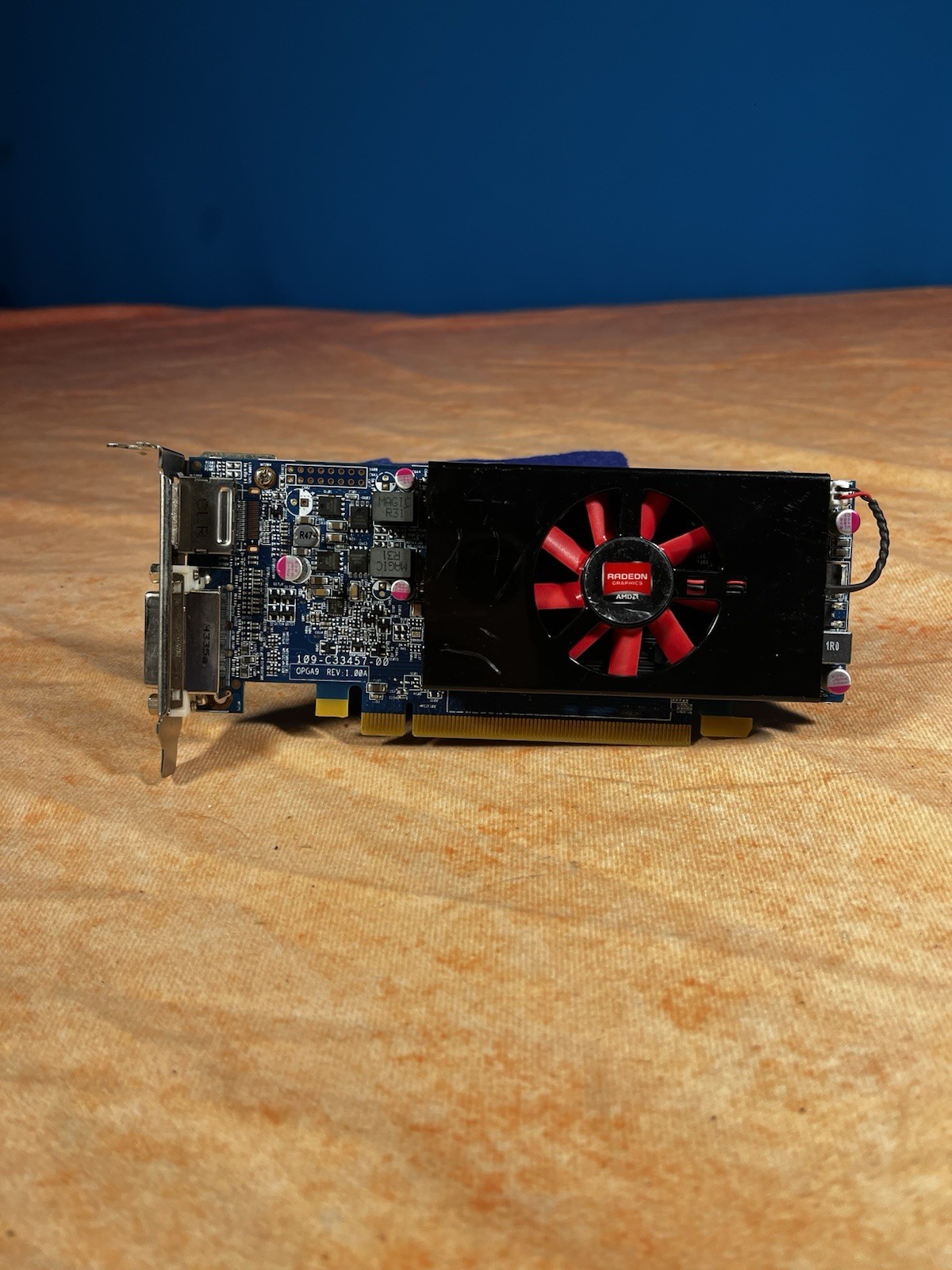 AMD Radeon ATI-102-C33402 (B) HD7570 109-C33457-00 DVI DisplayPort PCIe