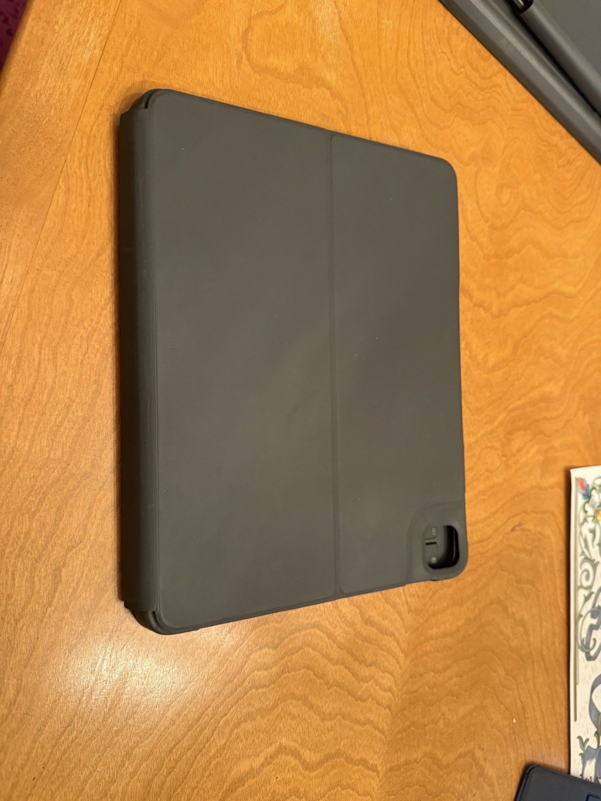 Logitech Slim Folio Pro Keyboard Case iPad Pro 12.9 3rd 4th Gen YR0070