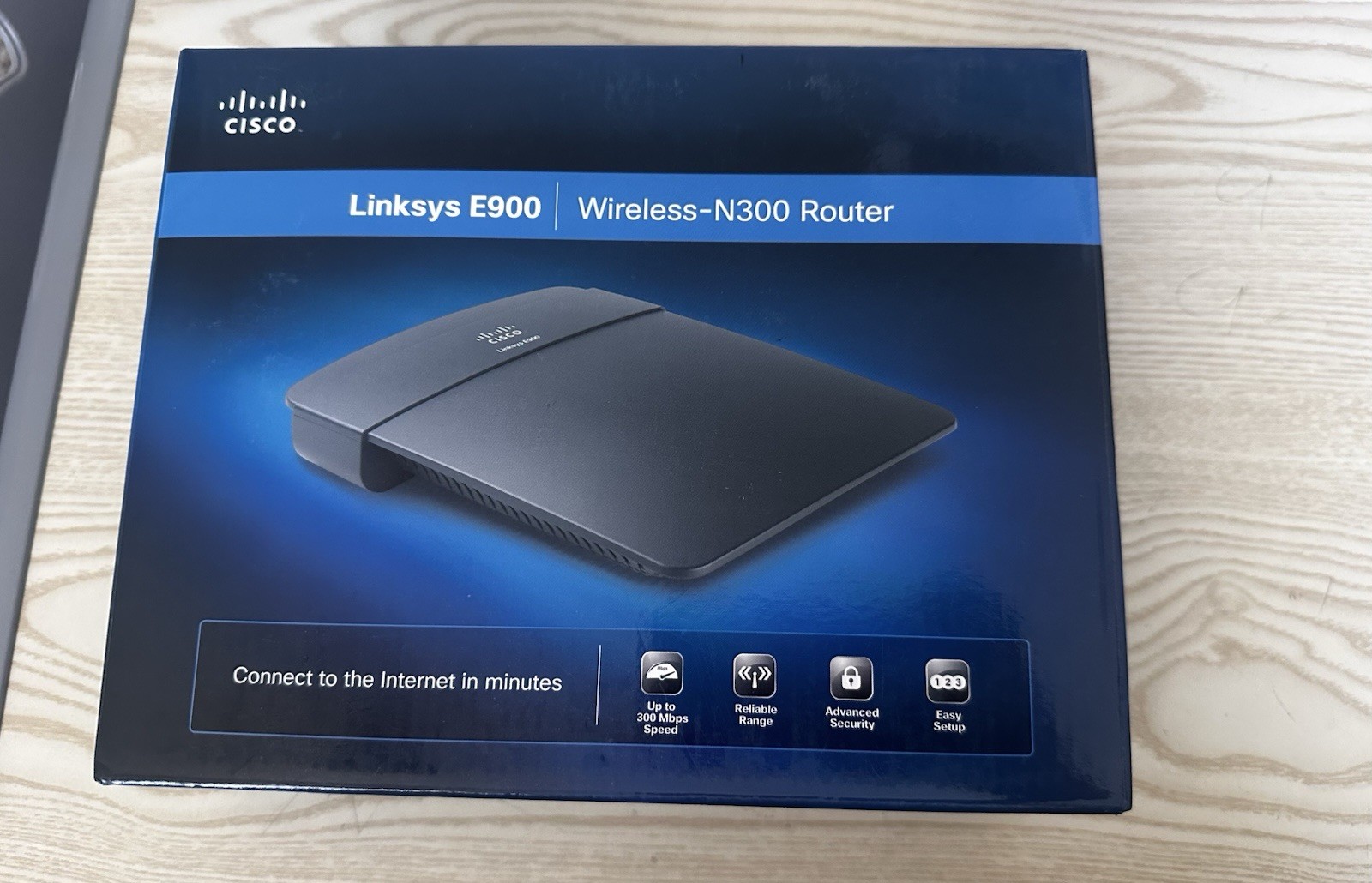 Linksys E900 300 Mbps 4-Port 10/100 Wireless N Router (E900-NP)