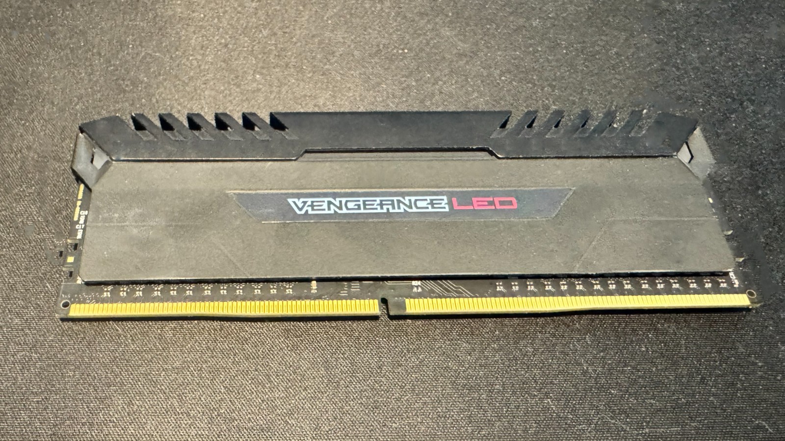 CORSAIR VENGEANCE LED 8GB RAM DDR4 3000MHz