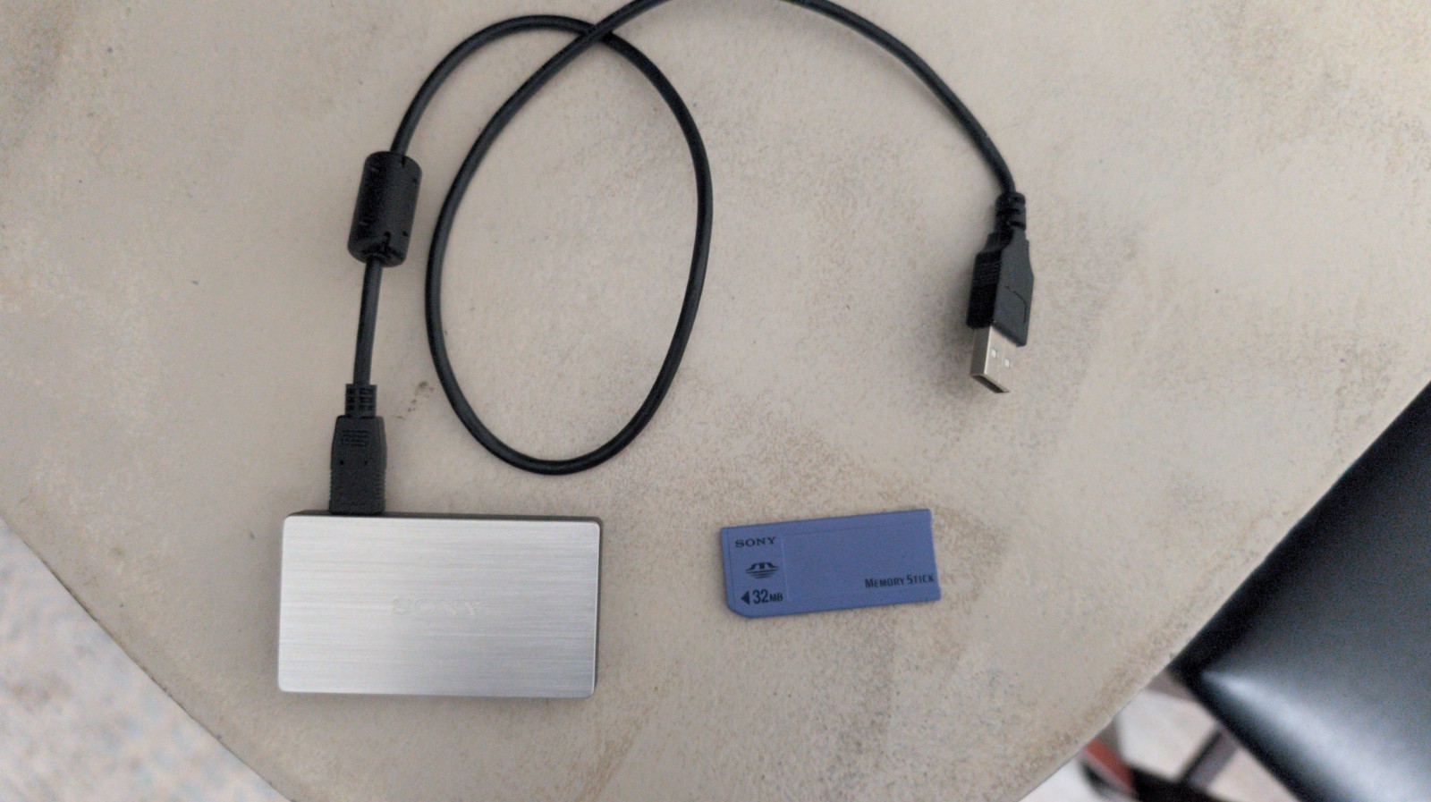 Sony 12 in 1 Multi-Card Read/Write MRW62E-T1 Windows 11 Compatible W/32mb Card