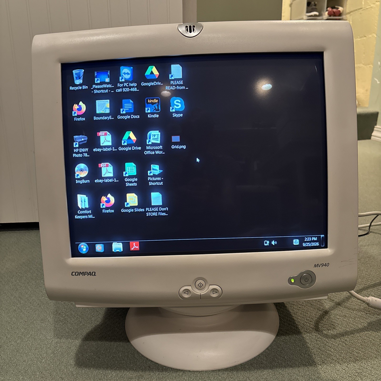 Compaq MV940 19" CRT Gaming Monitor 1600x1200 60Hz Vintage Retro PC Display 