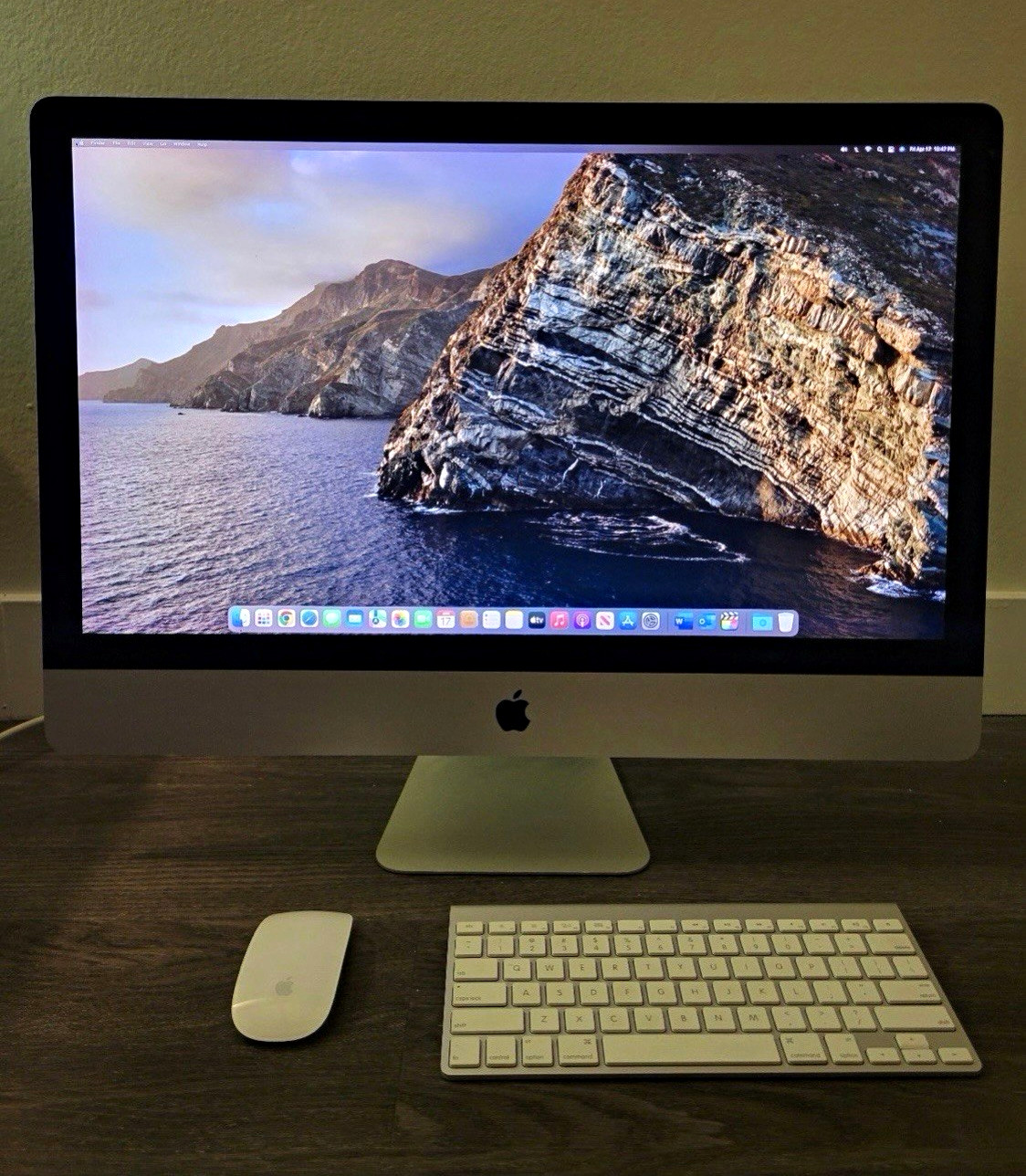Apple iMac 21 inch Computer, Silver, Includes Keyboard , monitor & Mouse