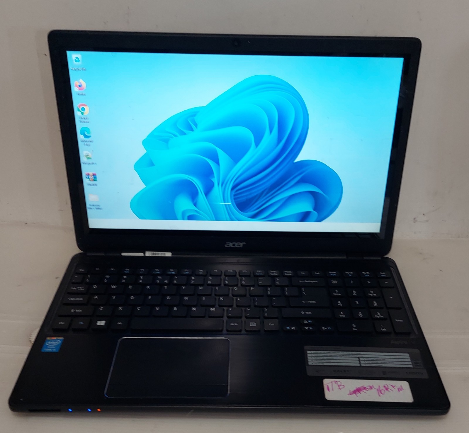ACER  ASPIRE V5-561P CORE i5 1TB 16 RAM