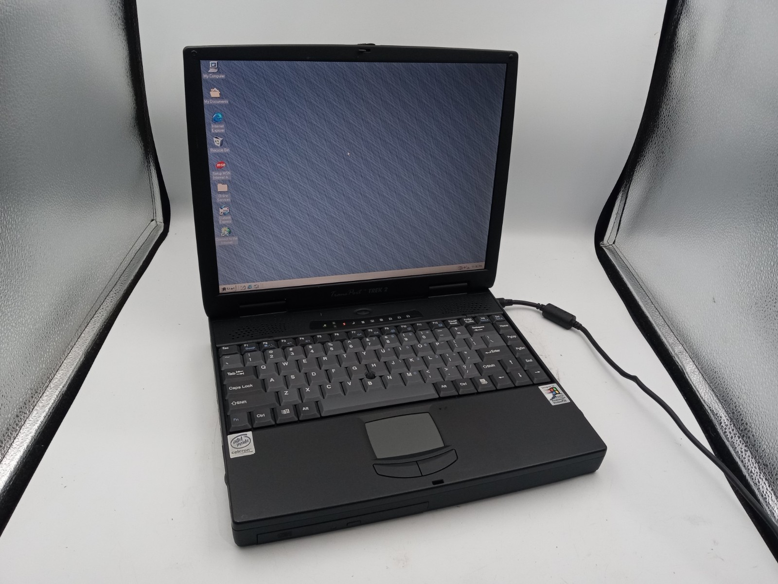 Vintage Micron Trek 2 U376 14" Intel Celeron 400MHz 128MB 10GB Windows 98 -RR