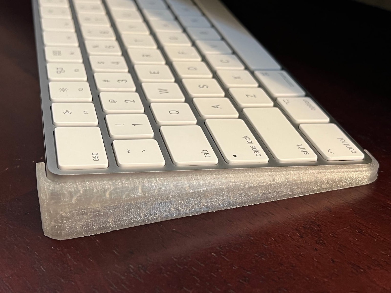 Magic Keyboard - Tilted Riser 3D-Printed