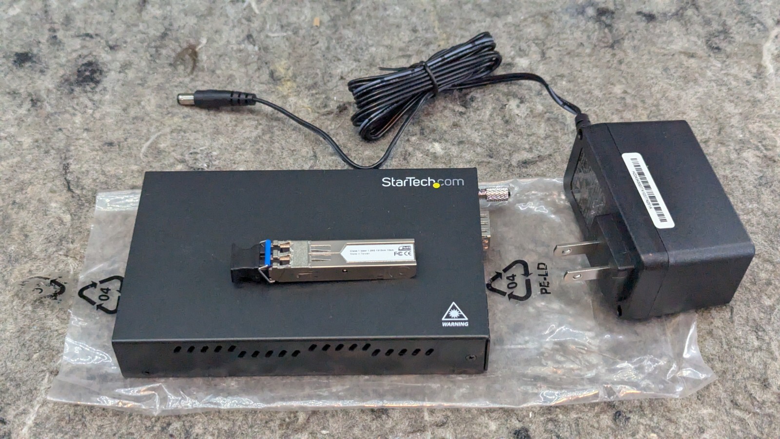 StarTech.com Singlemode (SM) LC Fiber Media Converter for 1Gbe Network - 10km