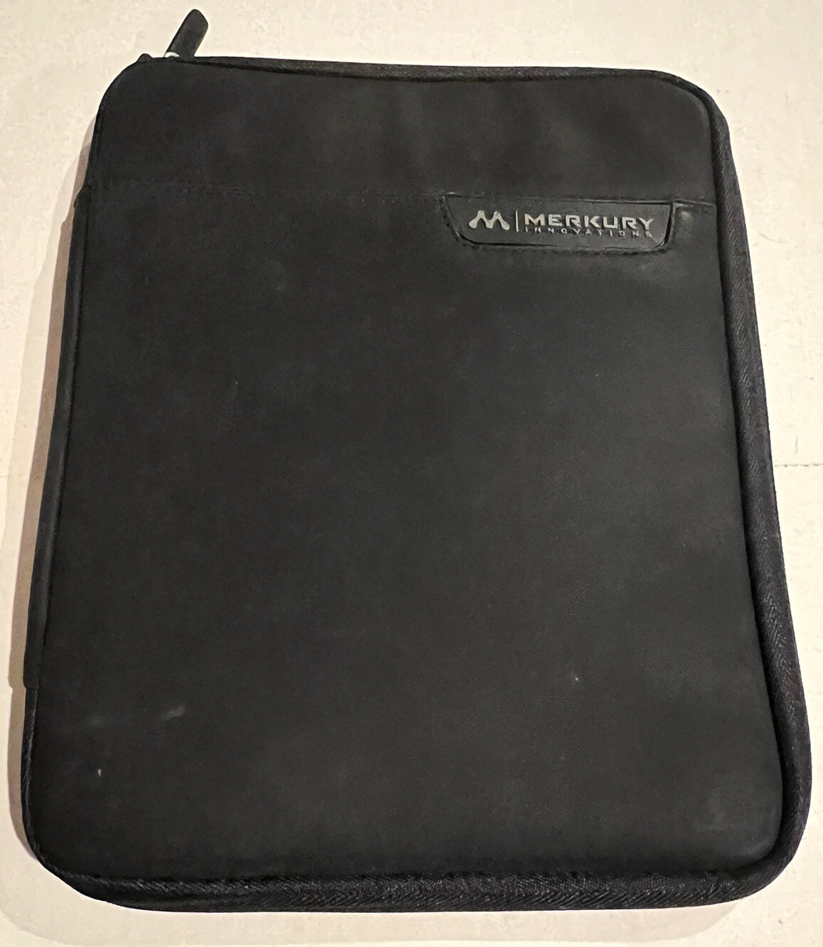 Merkury Innovations iPad zippered case, M-IPC810