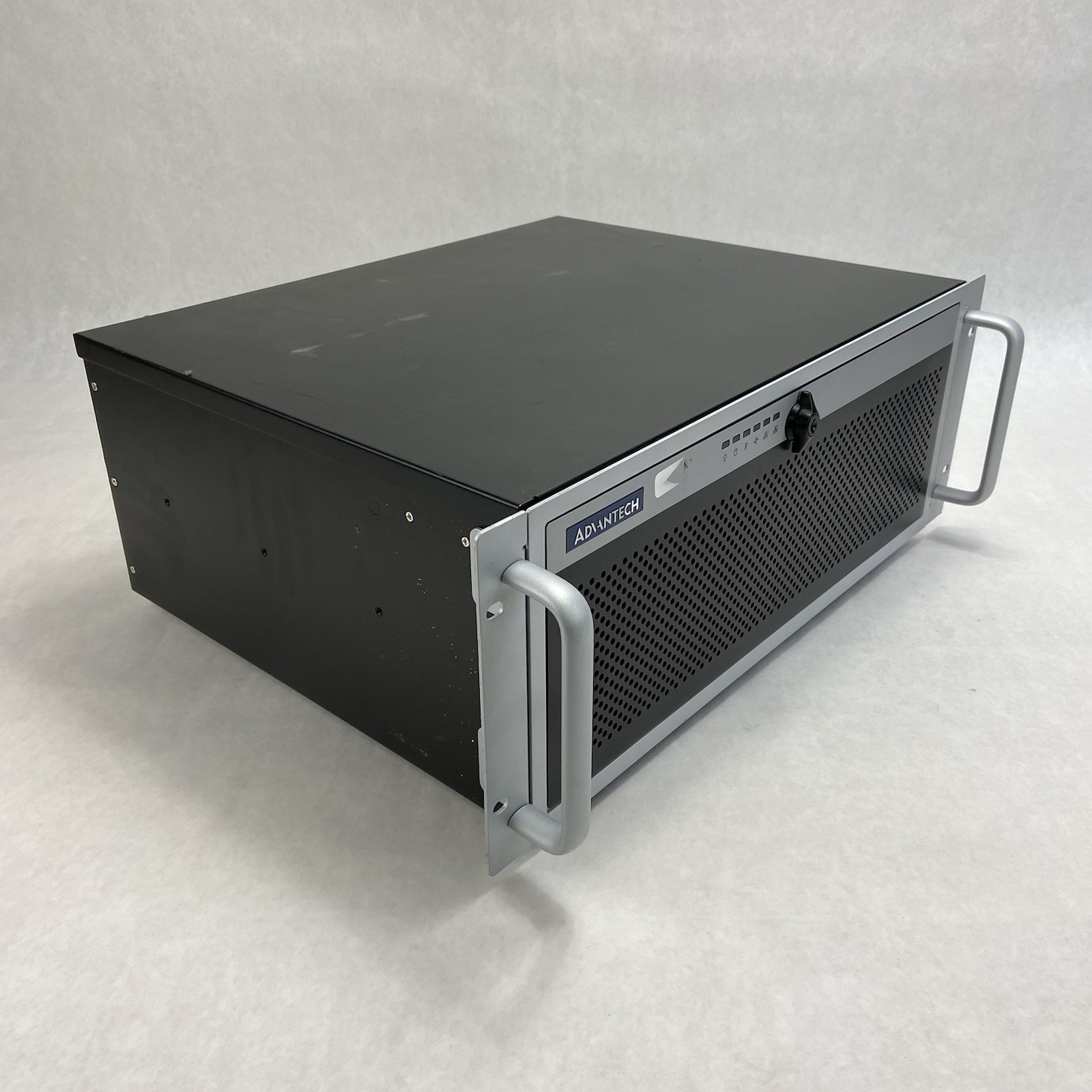 Advantech ACP-4020 4U Rackmount Chassis Advantech FSP700-80PSA(SK) 700W PSU