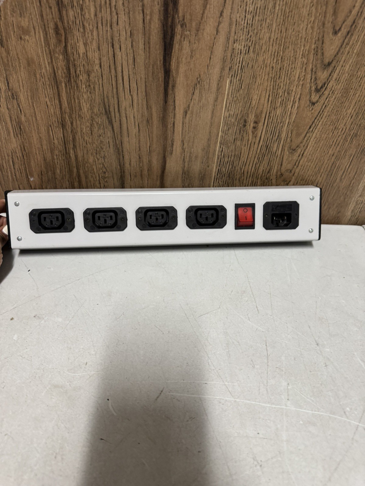 4 Outlet IEC C13 Rack Mount PDU Power Distribution Unit w/ Power Switch Untested