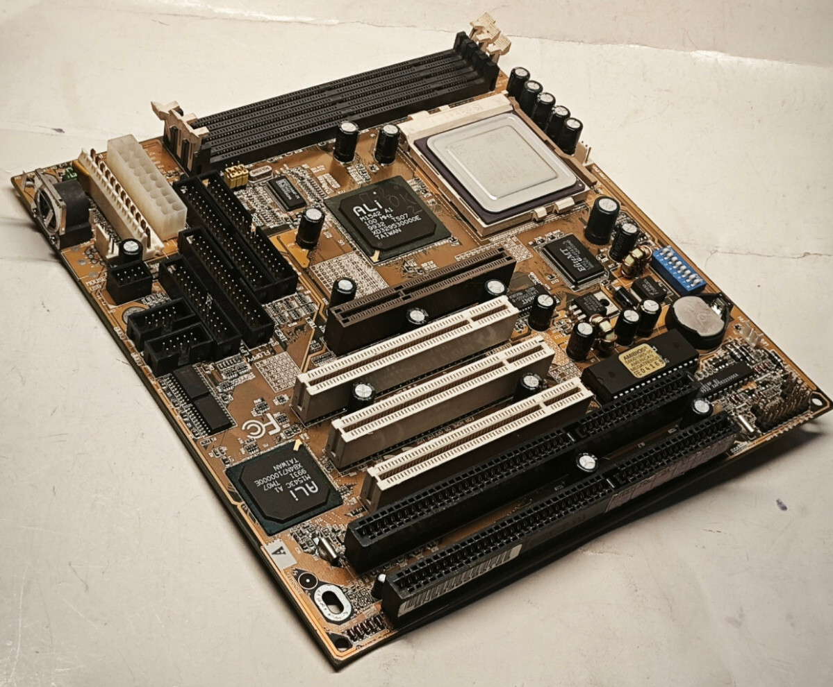 Premium Super Socket 7 SET Gigabyte GA-5AA Motherboard, CPU & 128 RAM + Bonus