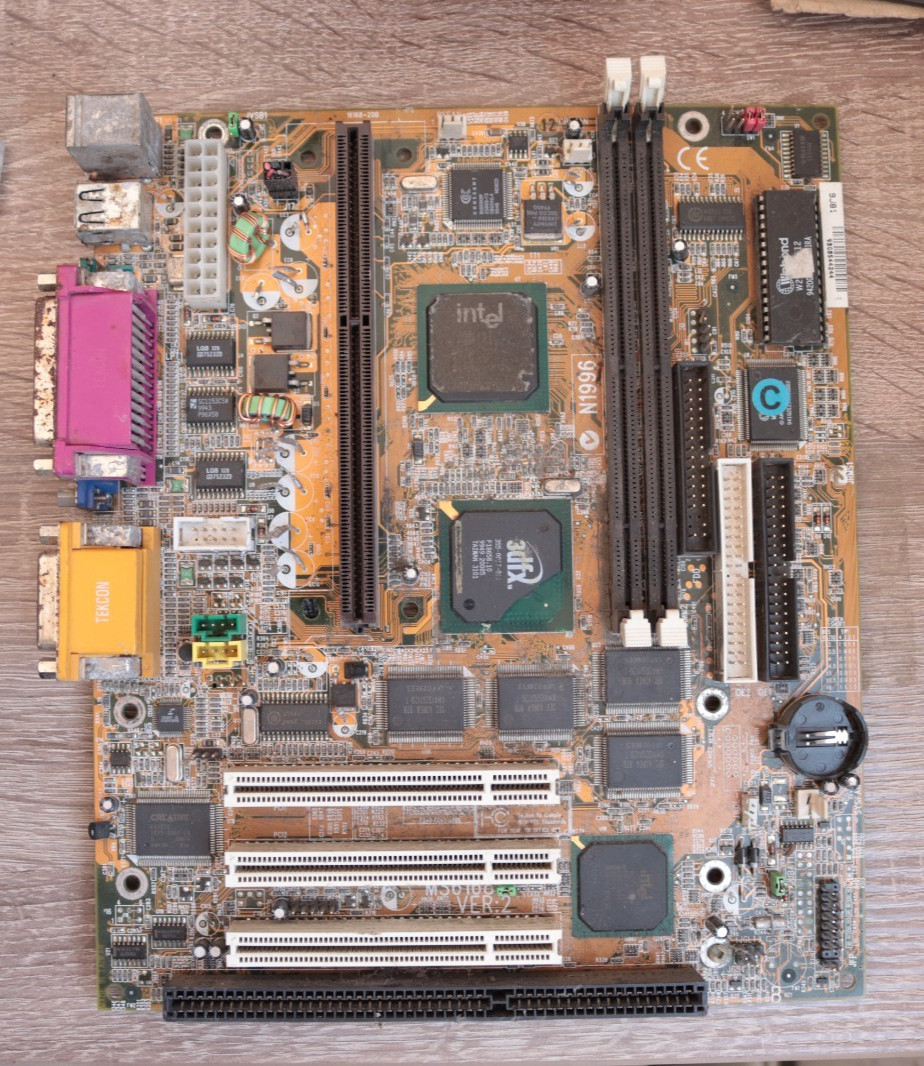 3dfx Voodoo 3 Slot1 Motherboard - MSI  MS-6168 VER:2 - Not working.