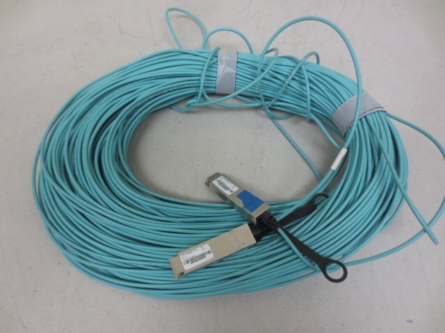 Amphenol QSFP28 AOC High Speed 100G Ethernet OFNP FOQQD33P00100 100Meters