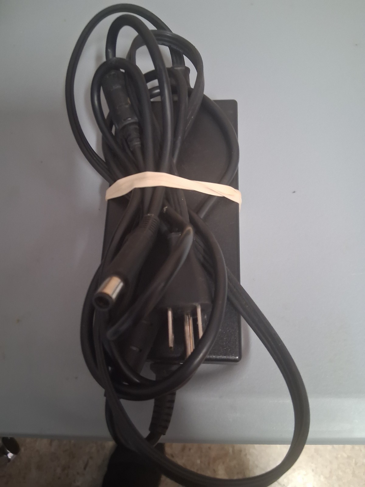 New Dell Original 180W 19.5 V charger, Ac Adapter.
