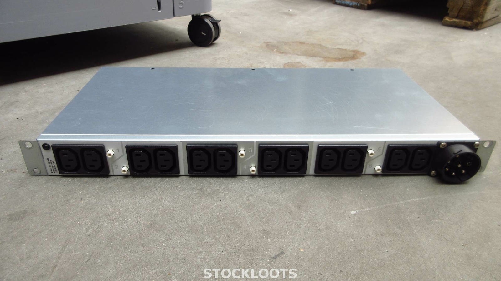 IBM 39J1183 PDU 12x IEC 320-C13 200-240V/AC Power Distribution Unit