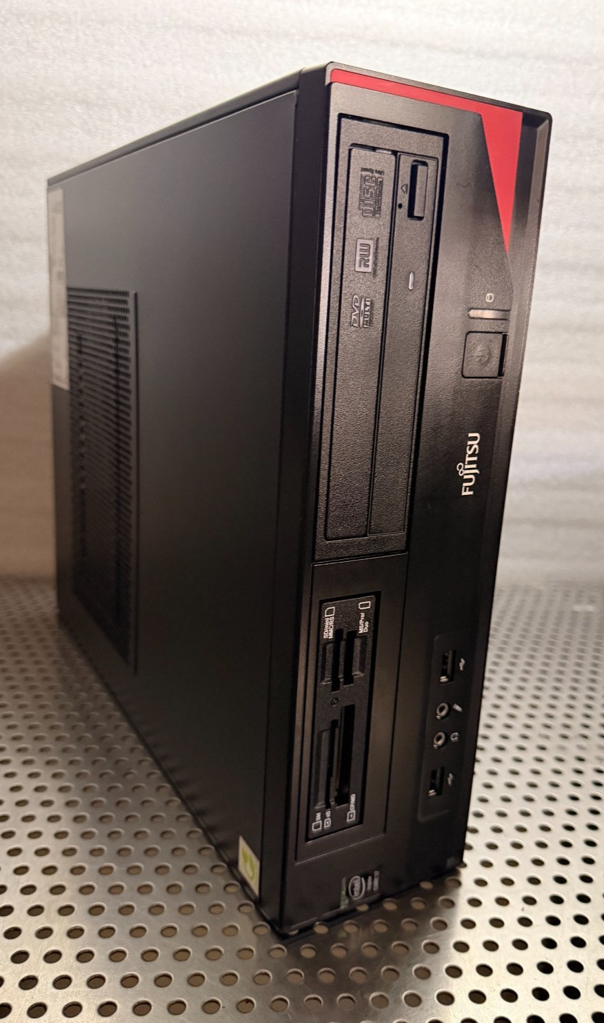 Fujitsu Esprimo E420 i7 16GB RAM 500GB SSD AMD Radeon R5 430 2GB Windows 10 Pro