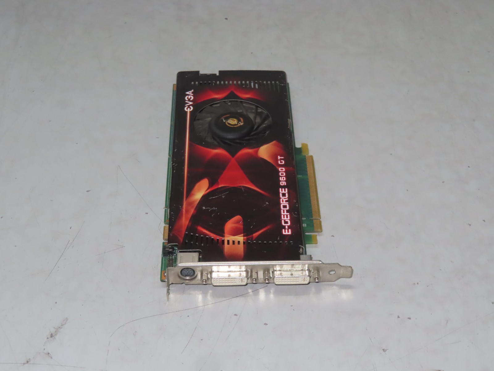 EVGA NVIDIA  e-GeForce 9600GT SSC 512-P3-N868-AR A3