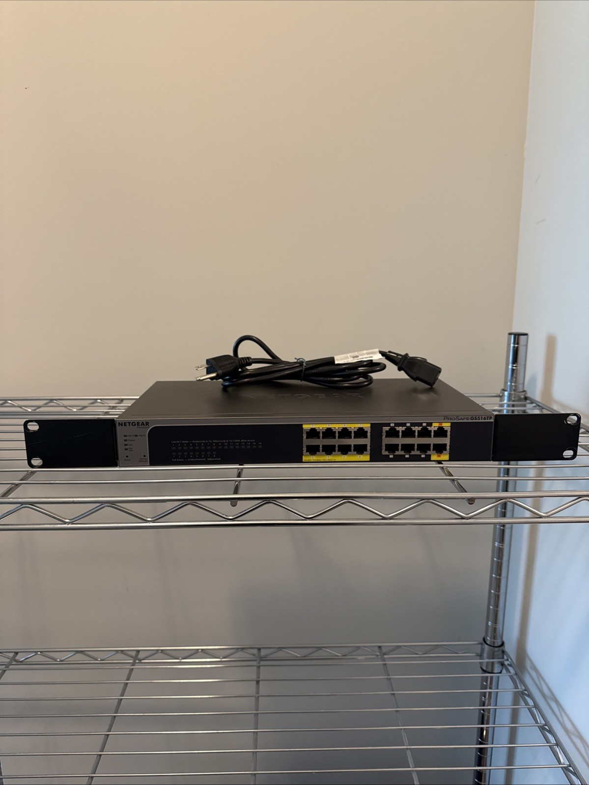 Netgear ProSafe GS516TP 16-Port Gig PoE Smart Switch w/ Brackets & Power Cord