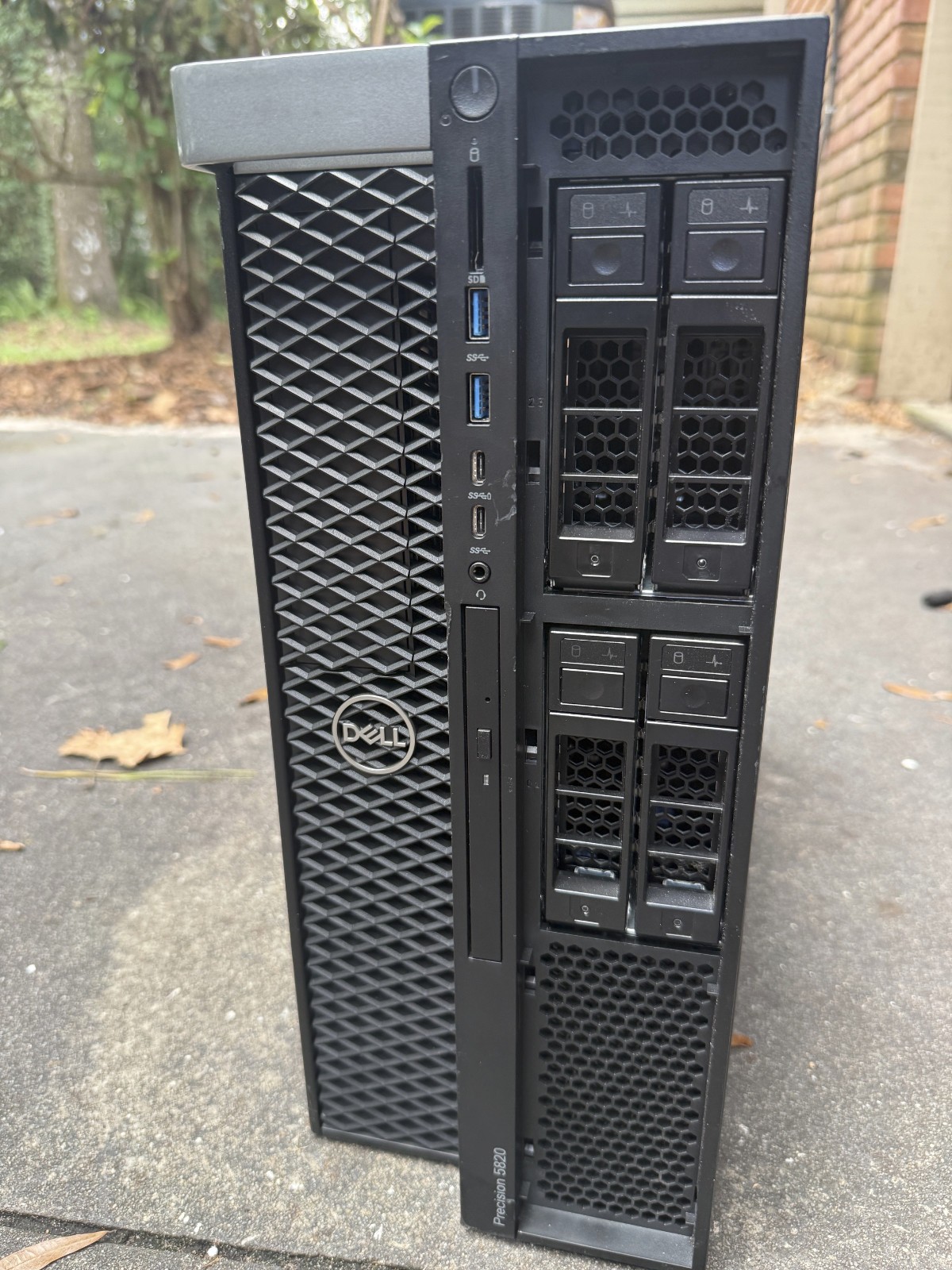 DELL Precision 5820 Workstation Xeon W-2123 3.6ghz/NO RAM/NO SSD/P400 Vid