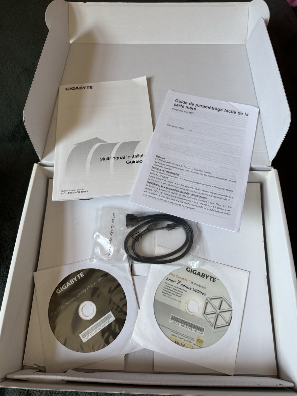 BOX ONLY GIGABYTE GA-Z77-DS3H Manuals Discs 2 SATA Cables NO Motherboard
