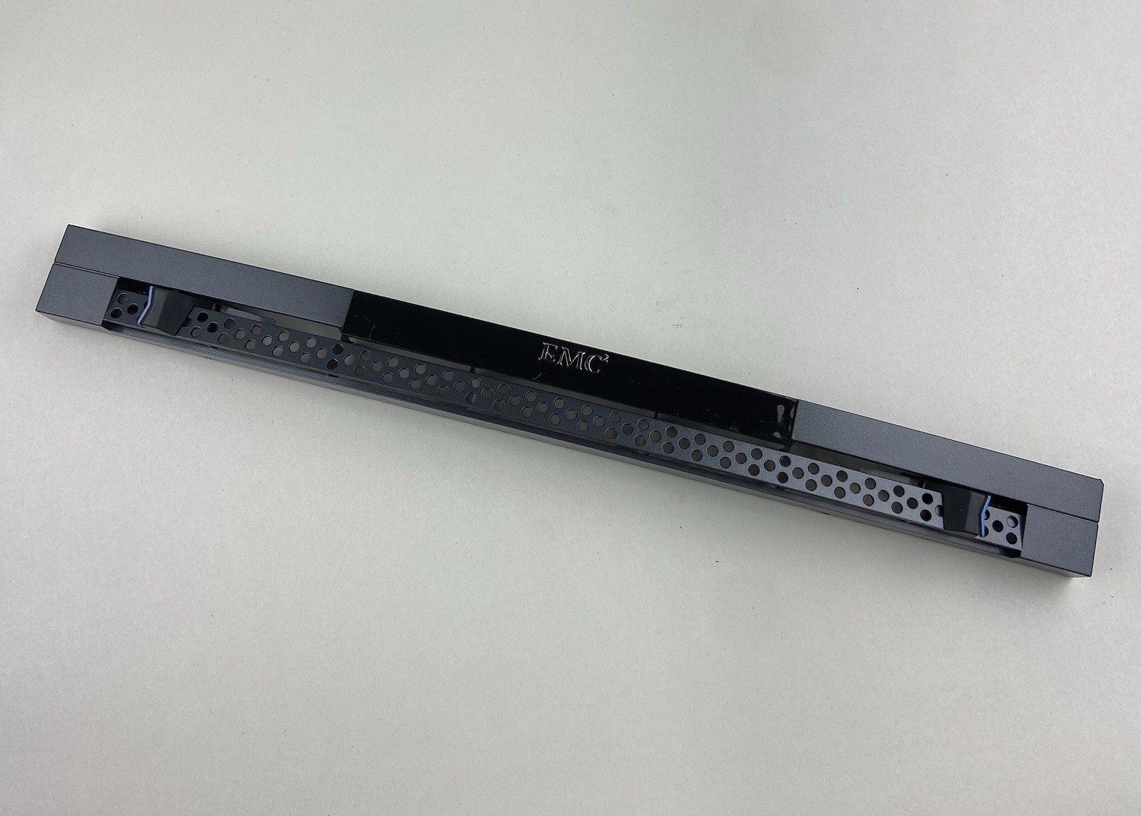 EMC 100-563-101  Fits CX4-120 CX4-240 CX4-480 1U Filler Panel Fleet B2 TLA 32-4
