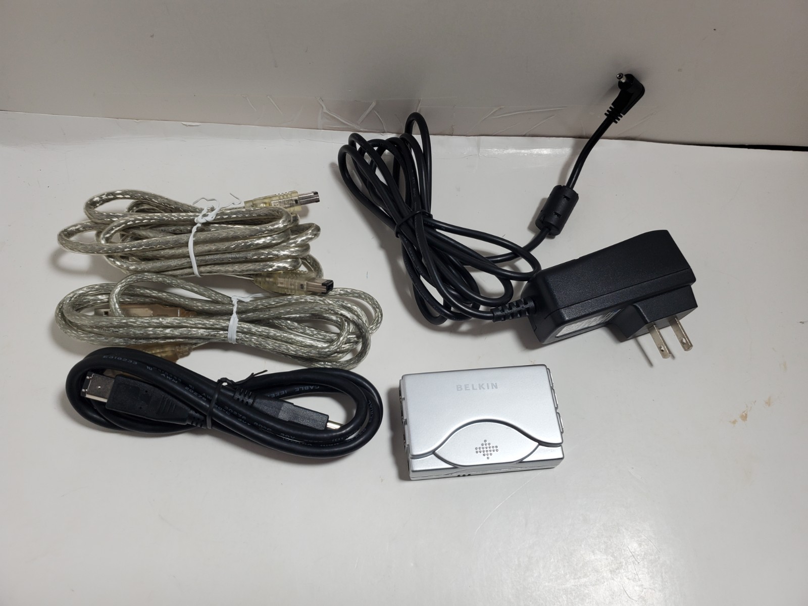 Belkin F5U526-APL-S Firewire 6-port Hub With Power Adapter and 3 Firewire Cables