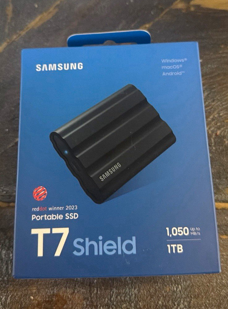 Samsung T7 Shield 1TB Portable SSD Black 1050MB/s Windows/macOS/Android