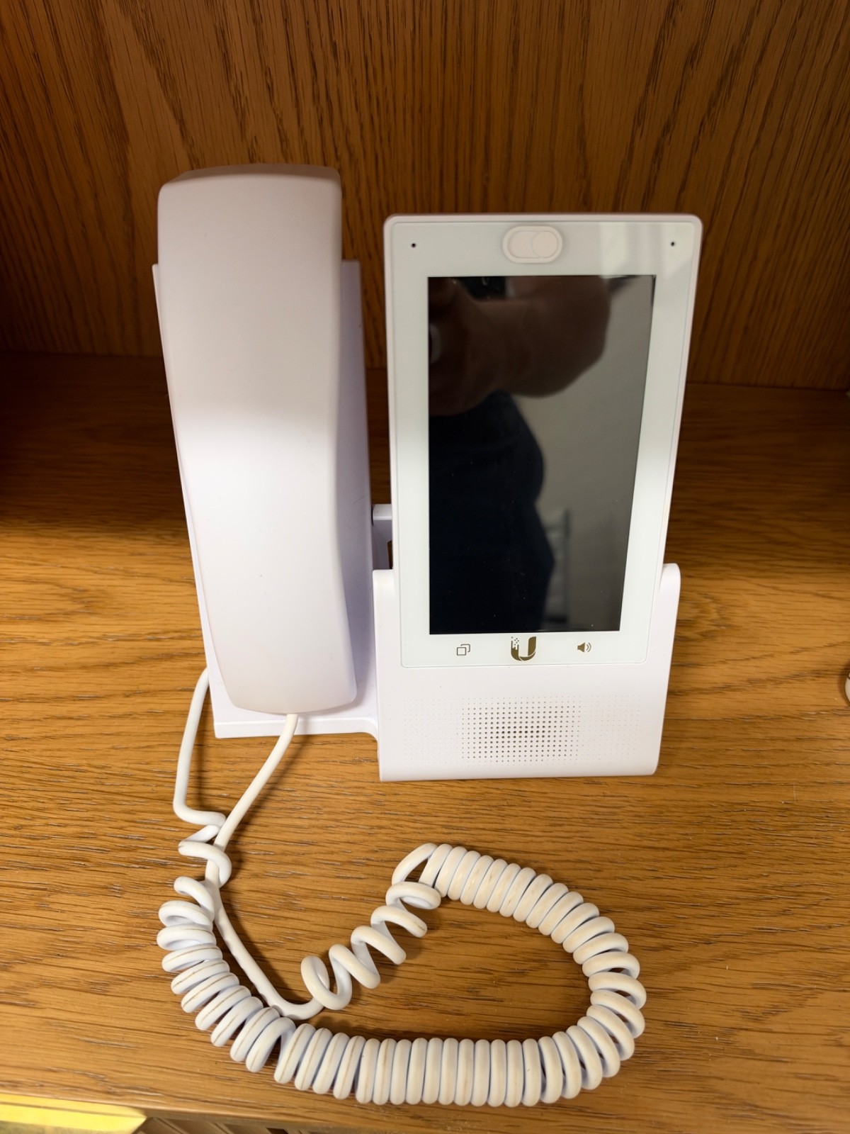 Ubiquiti UniFi Talk Phone Touch UTP-Touch-White-L VoIP Touchscreen Phone