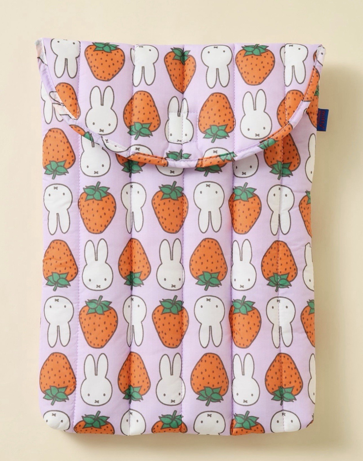 AUTH NEW BAGGU Puffy Laptop Sleeve Quilted Case Pouch Bag Strawberry Miffy