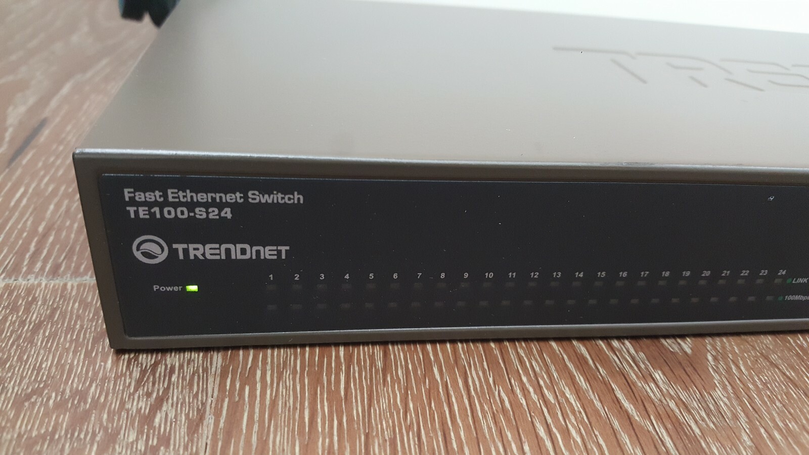 TRENDnet TE100 S24 Fast Ethernet Switch 24 ports 100 Mbps - Working Great
