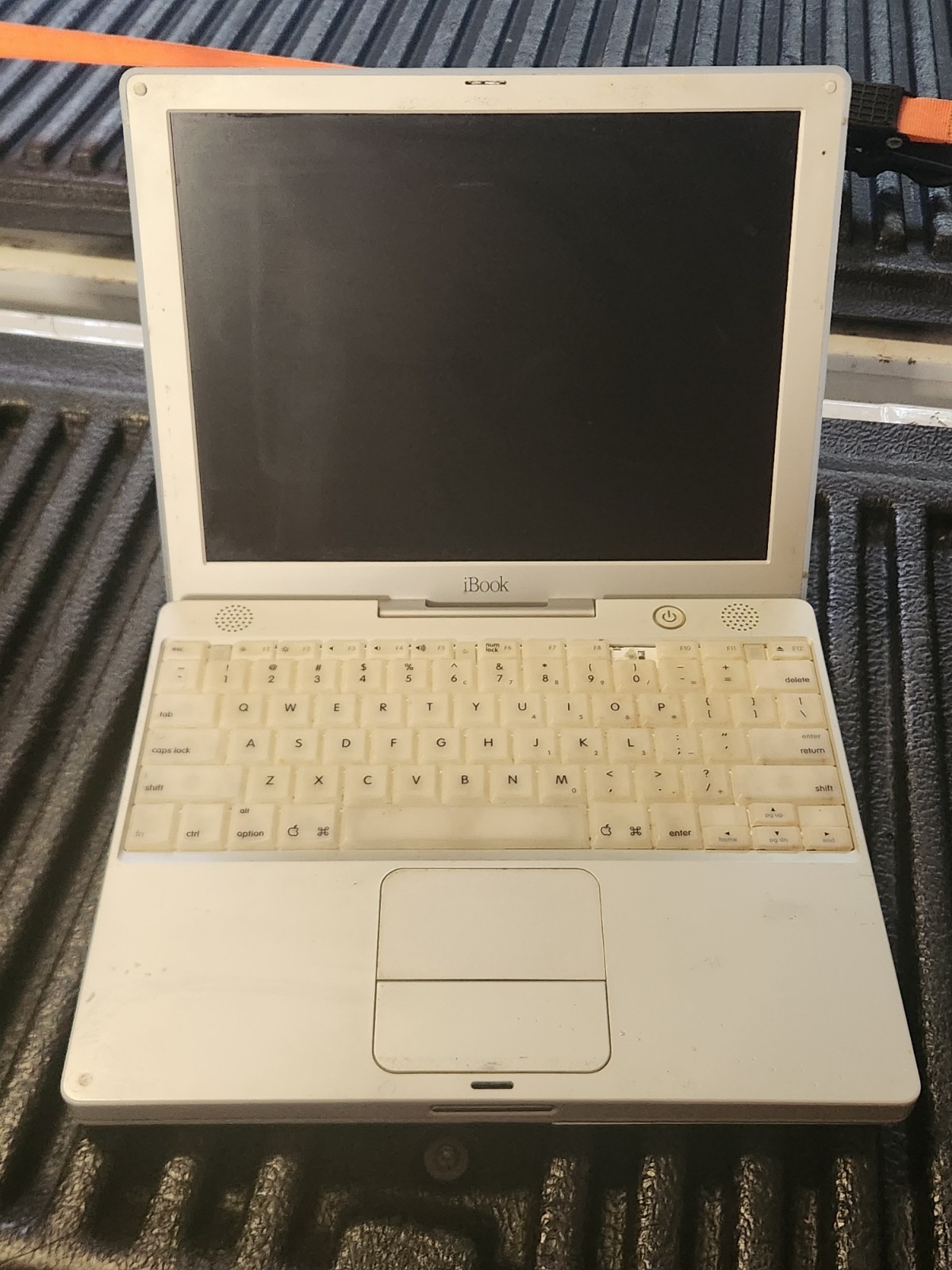 APPLE I BOOK 6497 2001 LAPTOP COMPUTER