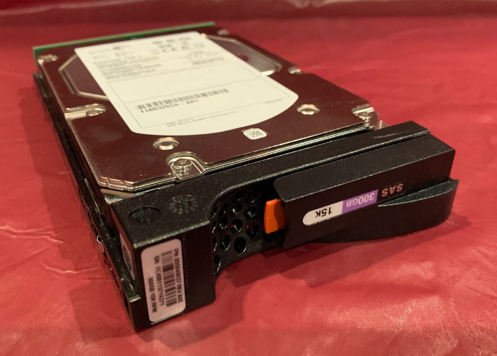 EMC 005049037 V2-PS15-300 ST3300657SS 300GB 15K 3.5" SAS 6GB/s HDD w/ tray