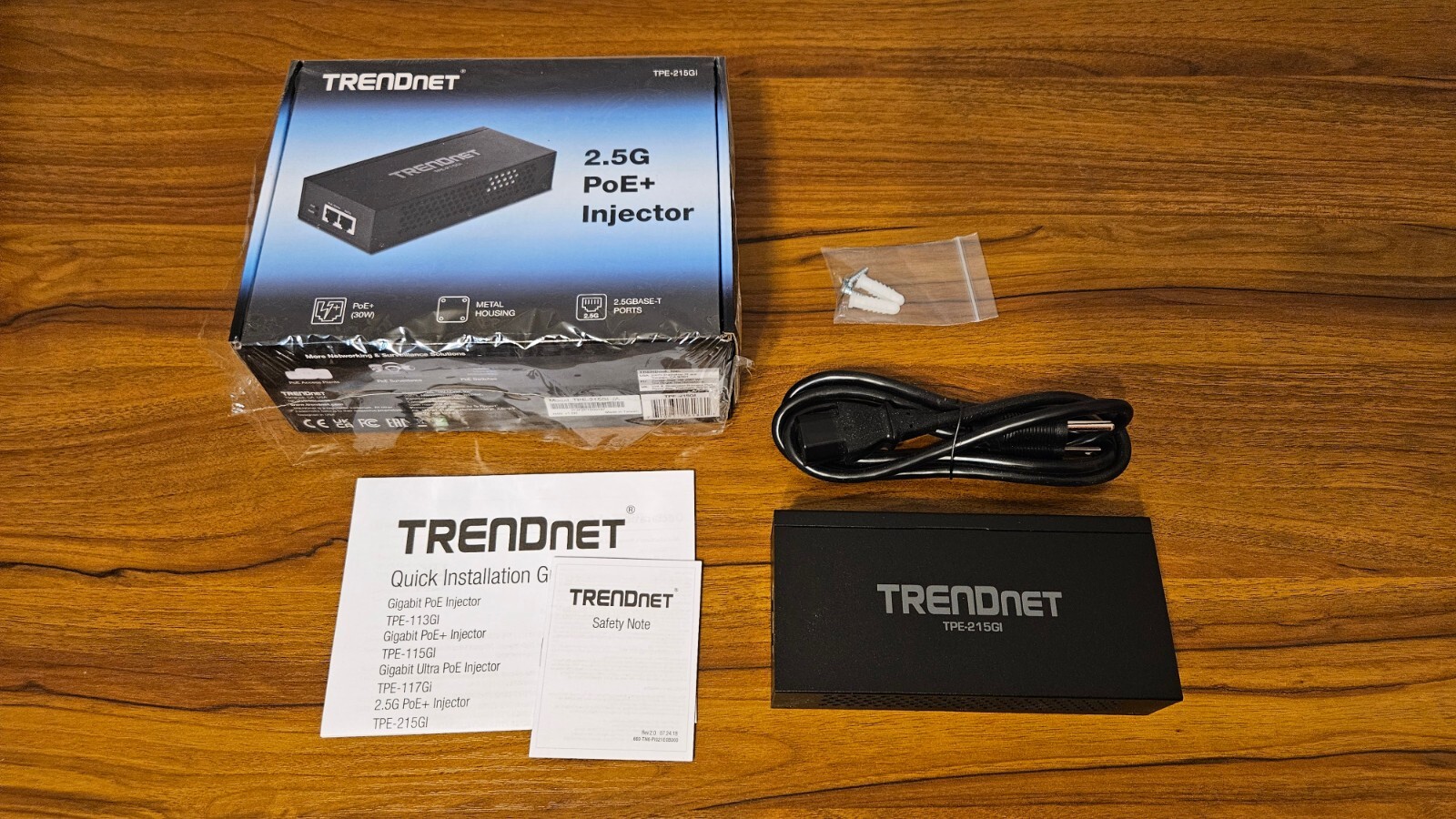 TRENDnet TPE-215GI 2.5G PoE+ Injector 802.3at 802.3af 15.4W / 30W