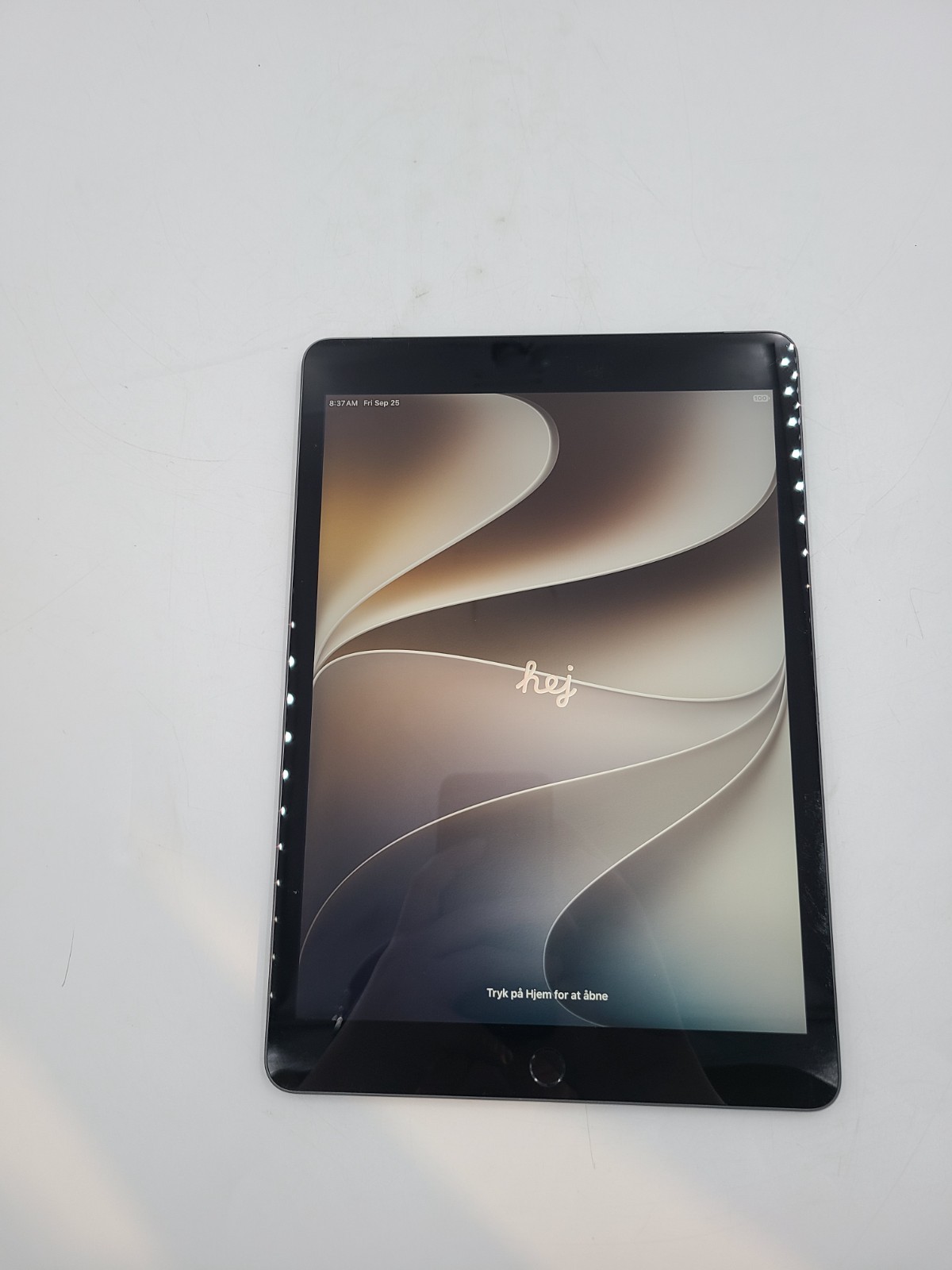 Apple iPad 9th Gen A2603 Wi-Fi & 4G UNLOCKED Any Carrier 64GB Gray iOS 27.0
