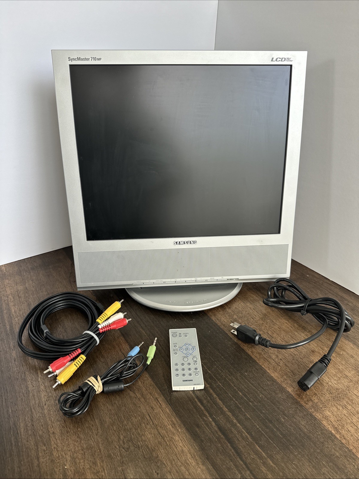 Samsung SyncMaster 710MP 17" LCD Monitor w/TV Tuner 4:3 1280x1024 w/Remote