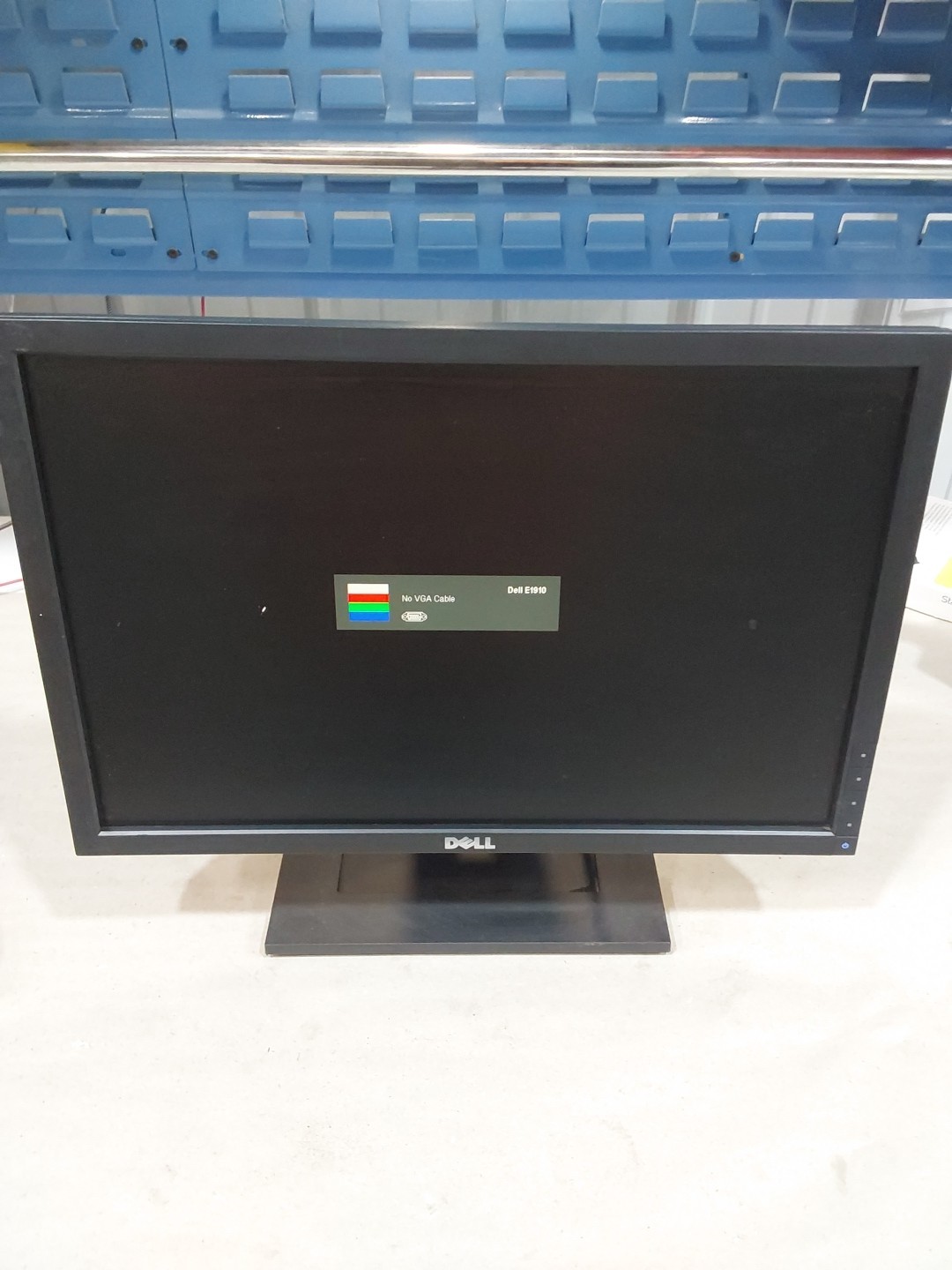 DELL E1910f 19" Widescreen 1366x768 16:9 TN Flat Panel LCD