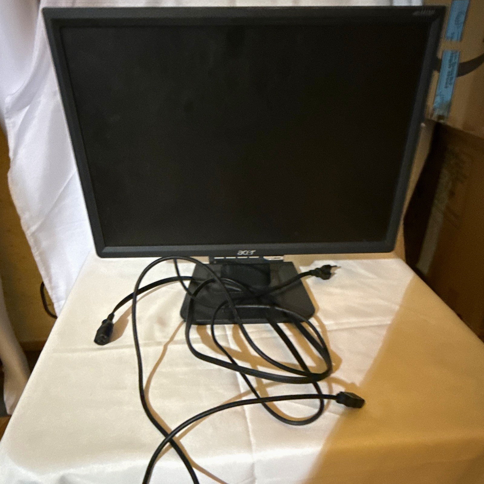 Acer AL1916W 19in LCD Monitor 1280x1024 5:4 VGA Tiltable Black