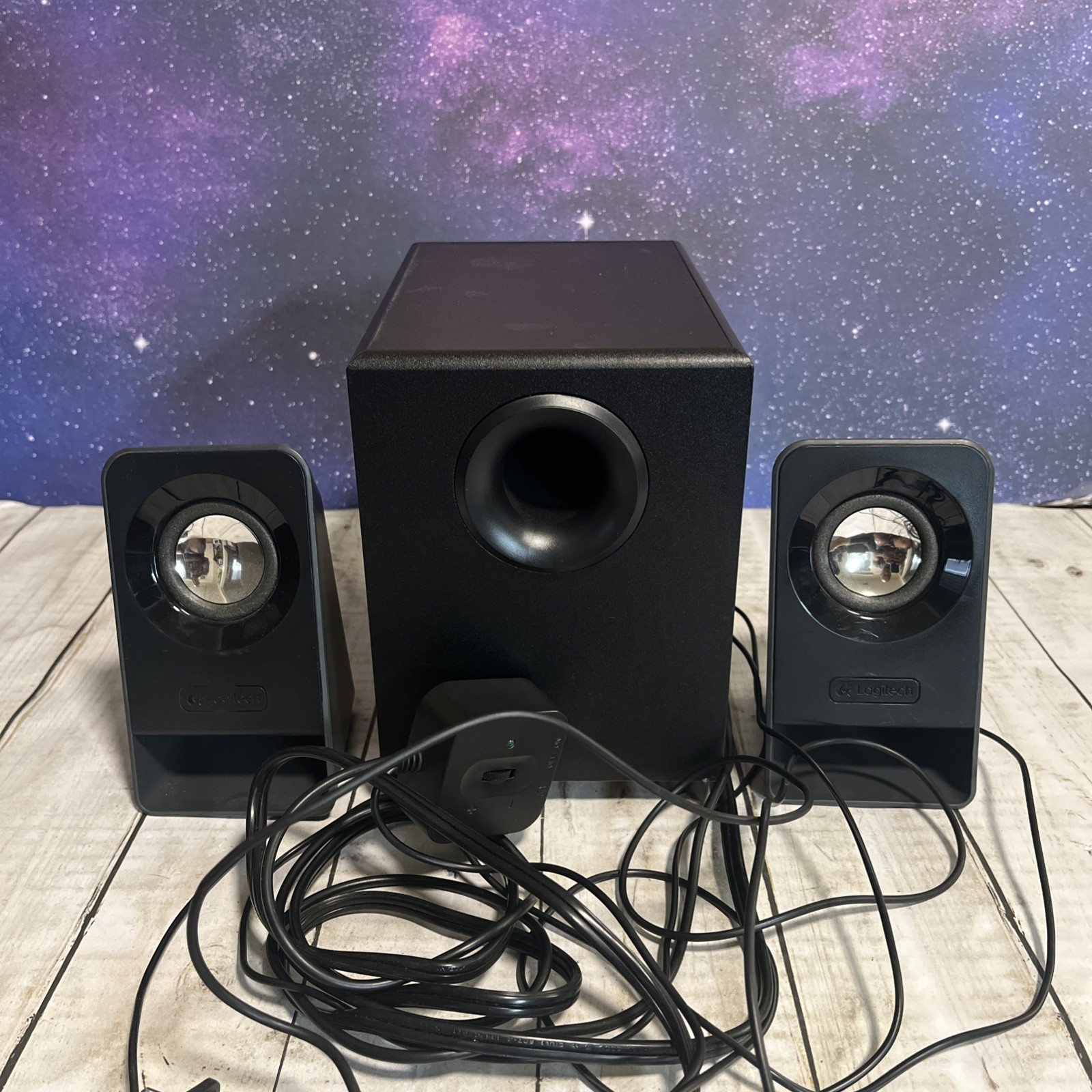 Logitech Z213 Multimedia Speakers Model:S-00143 Speakers + Sub-woofer