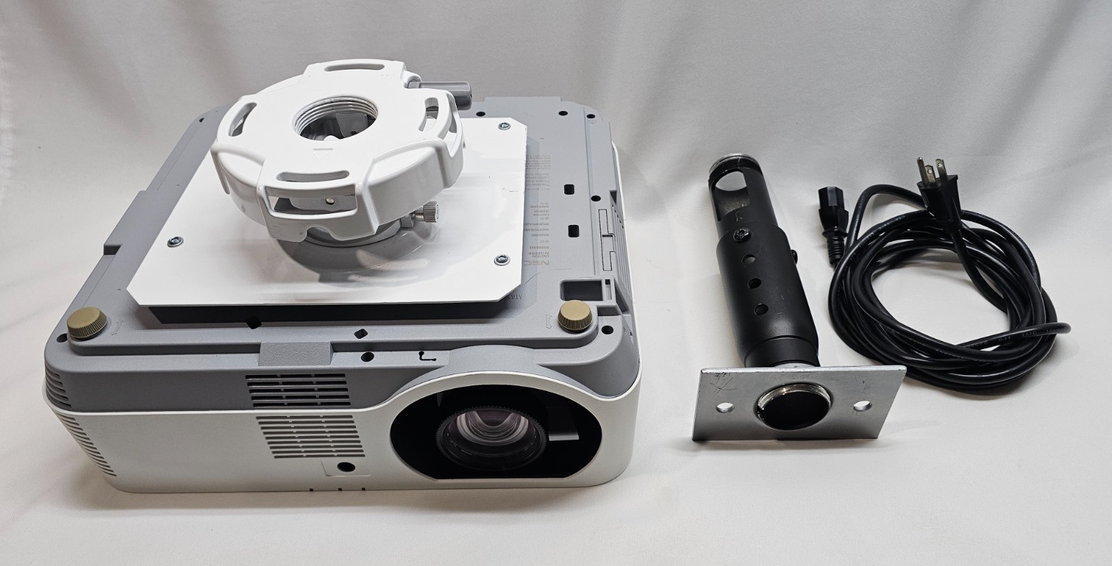 NEC NP-P502H DLP Projector 5000 Lumens 1080p HDMI Lens Shift 69% Lamp Life