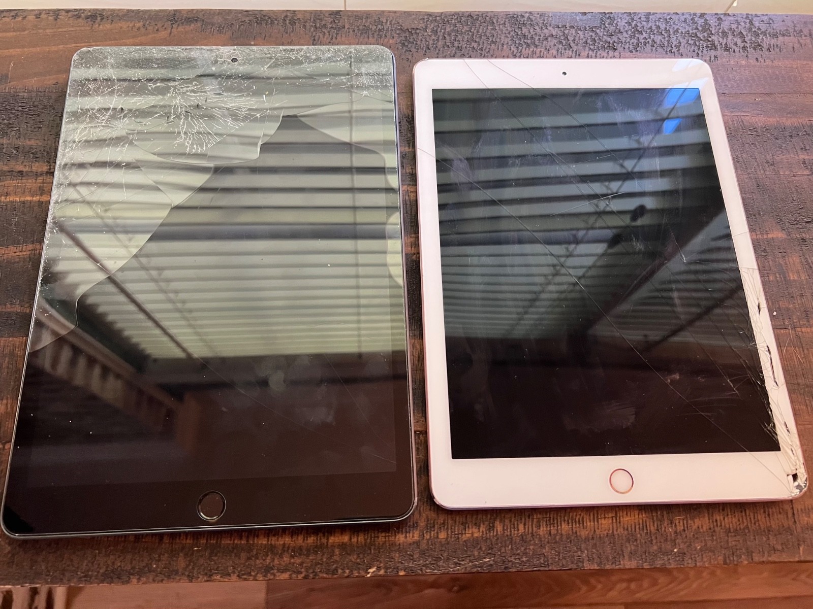 AirPods&iPad Lot for Parts/Repair:8th Gen 10.2 (Works/Cracked) & Pro 9.7 (No Pow
