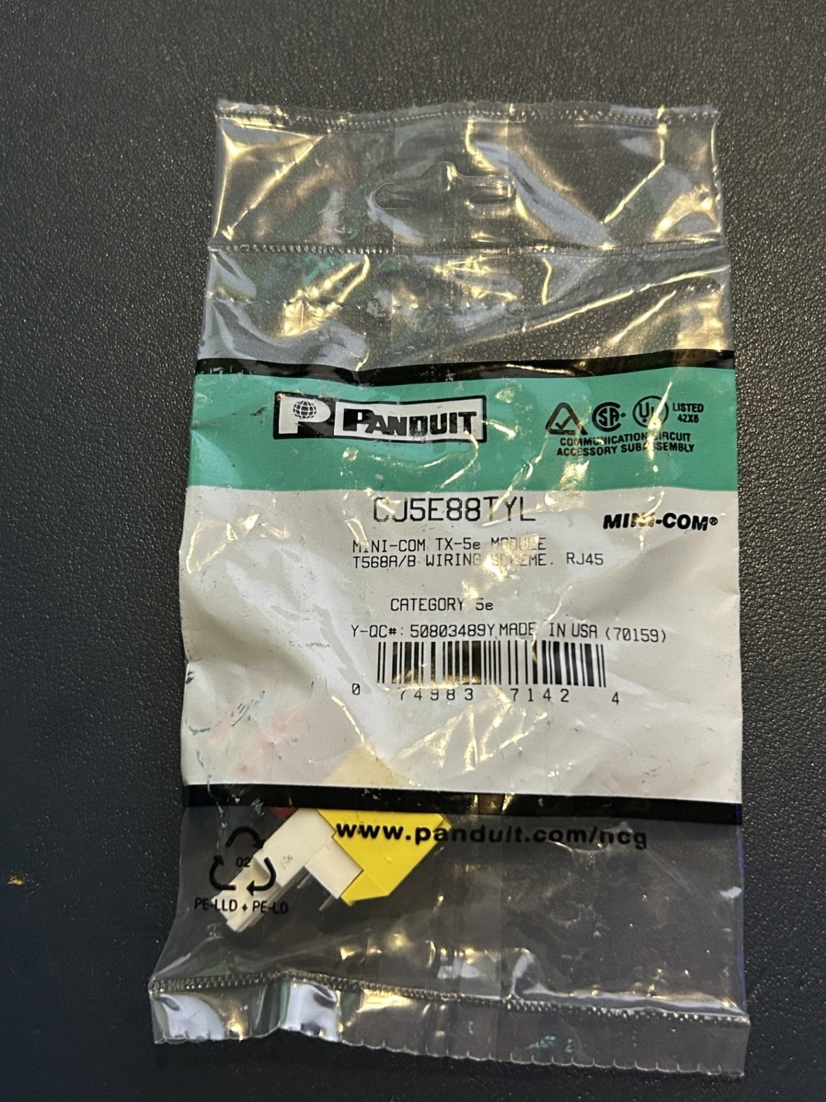 Panduit CJD5E88TYL Mini-Com Module Cat 5E