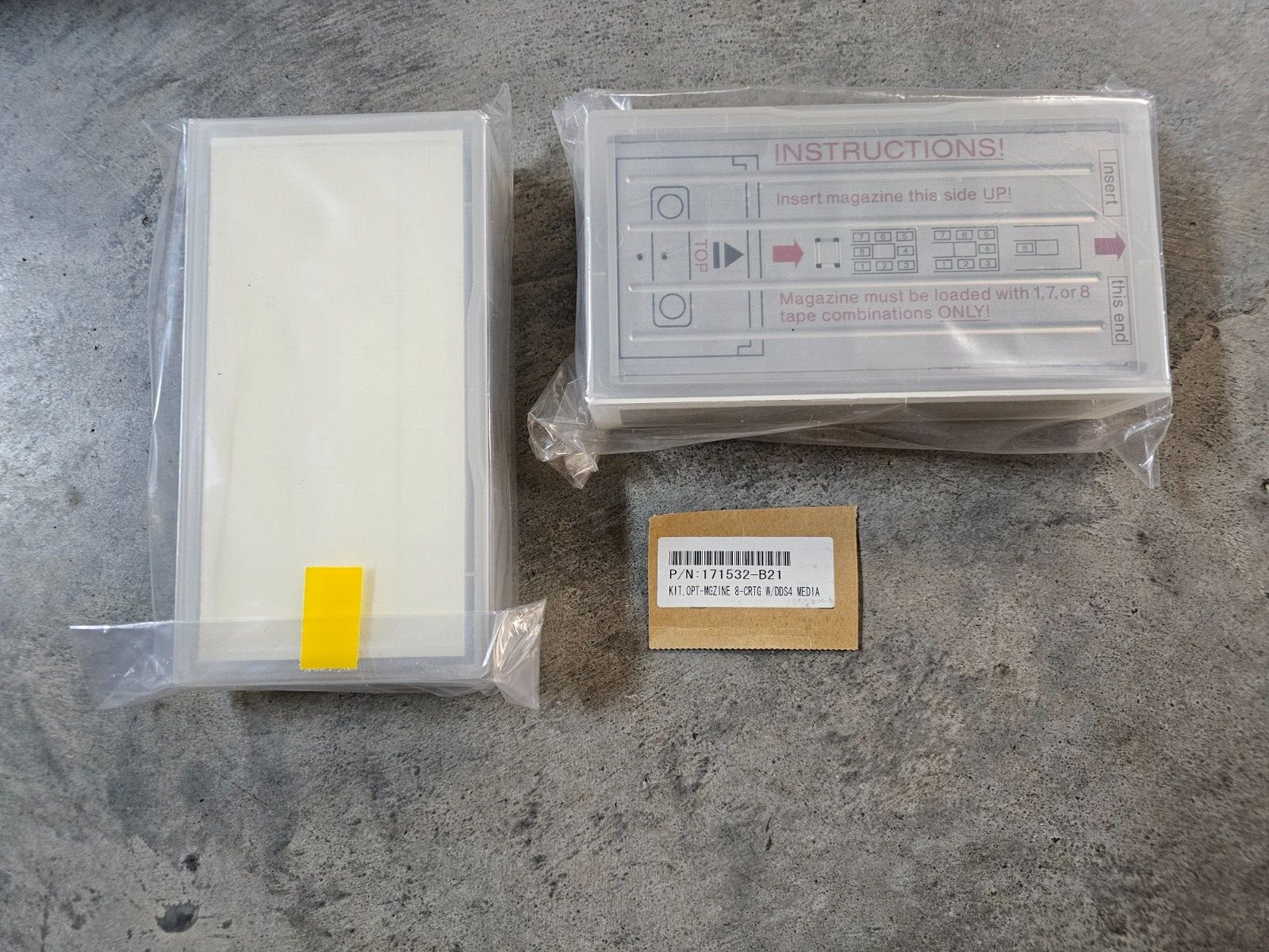 Compaq Model 20/40 GB DAT 8 Cassette Autoloader magazines new with tapes