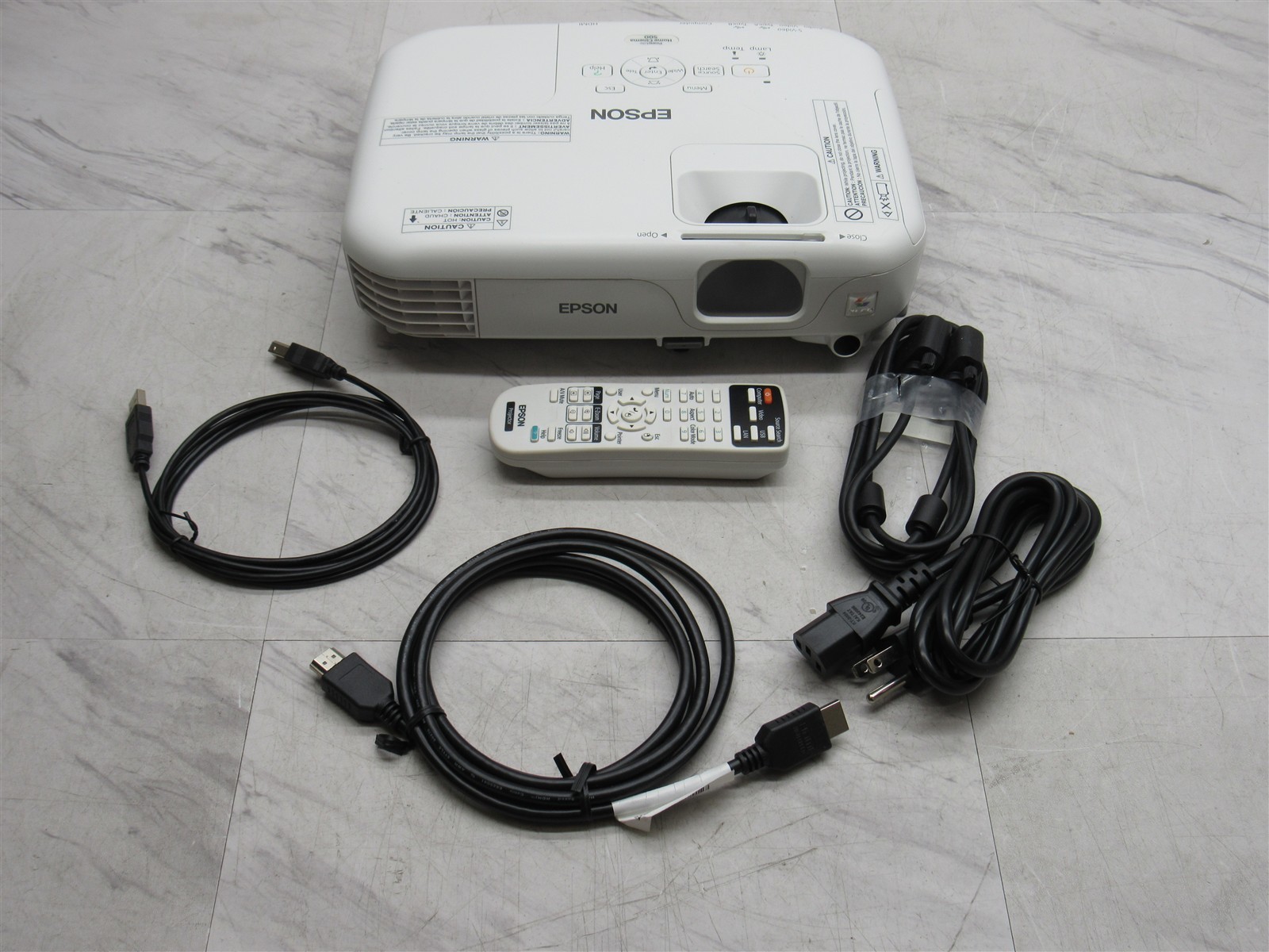 Epson PowerLite Home Cinema 500 Projector H534A SVGA HDMI Media Player w/ Remote