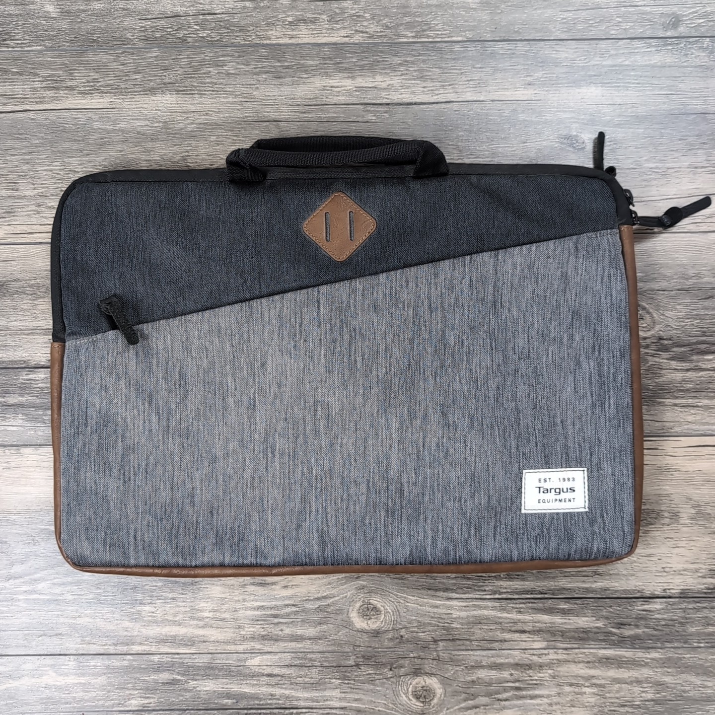 Targus Strata Laptop Protective Sleeve Case For 15.6" Laptop Gray Pre-owned 