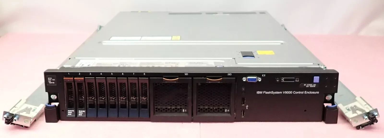IBM FlashSystem V9000 Control Enclosure 9848-AC2 2x E5-2650v2 64GB RAM 2x 300GB