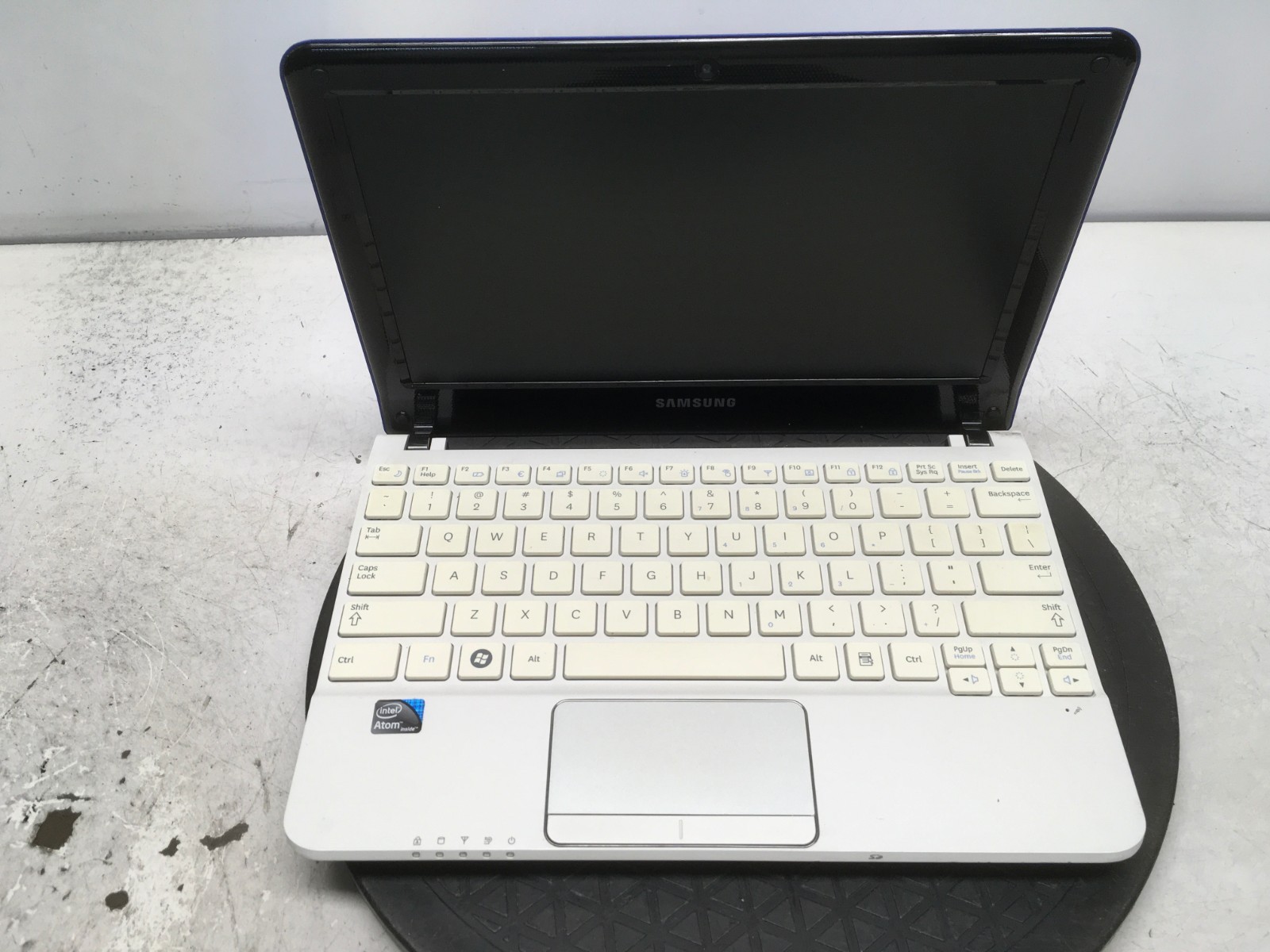 Samsung NP-NC110-A02US Intel Atom N455 1.66GHz 1 GB NO HDD No Batt
