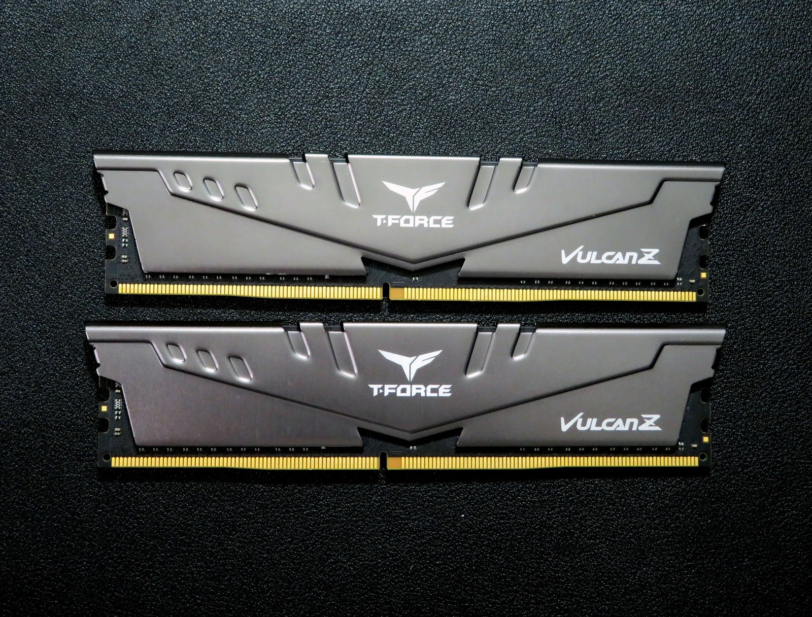 TeamGroup T-Force Vulcan 32GB 2x16GB DDR4-3200 PC4-25600 TLZGD416G3200HC16FBK