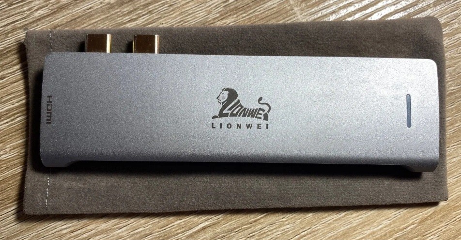 usb-c HUB adapter (TB3) 7in2