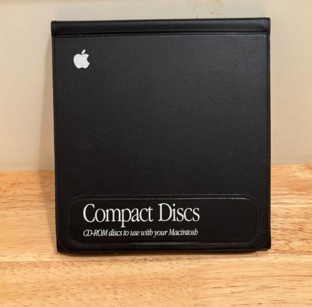 Vintage 1996 Apple Computer Compact Discs Case with Mac OS 8 CD-ROM Japan